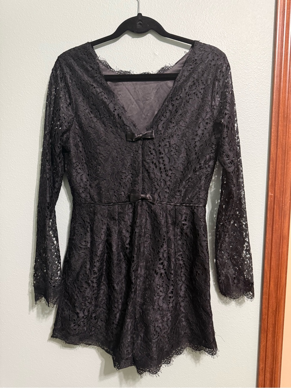 By Anthropologie Long-Sleeve Black Lace Romper with Pockets Size 10 NWT - Picture 8 of 15